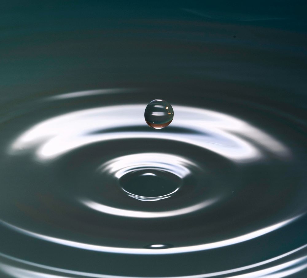 A single drop of water above the center of spreading ripples