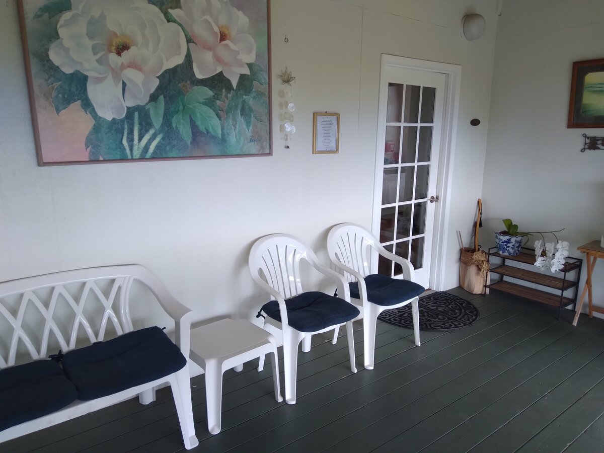 Kona waiting area